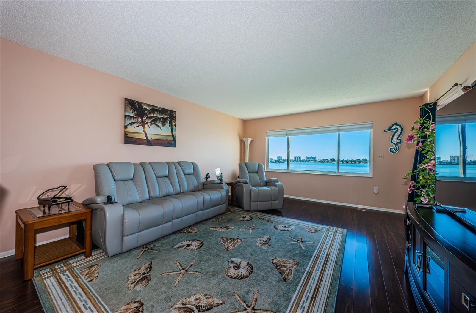 LEXINGTON TOWERS CONDO - Residential