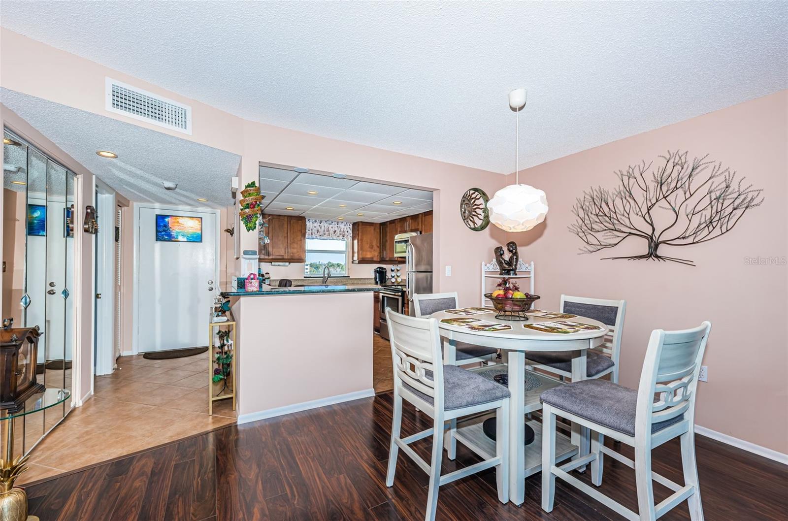 LEXINGTON TOWERS CONDO - Residential