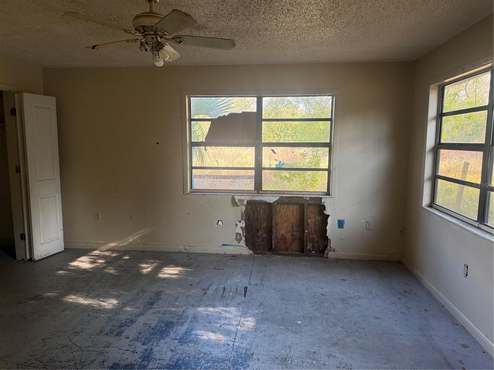 CLEVELAND NORTH - Commercial Sale