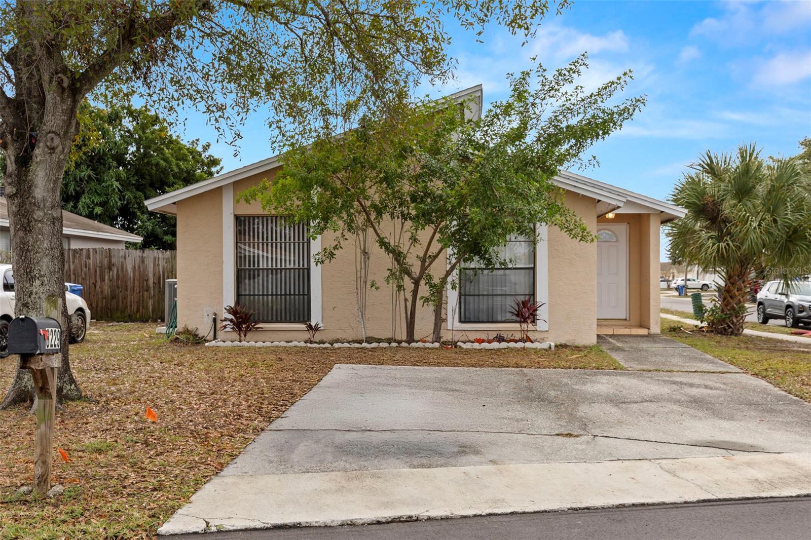 8229 RAVENCROFT DRIVE