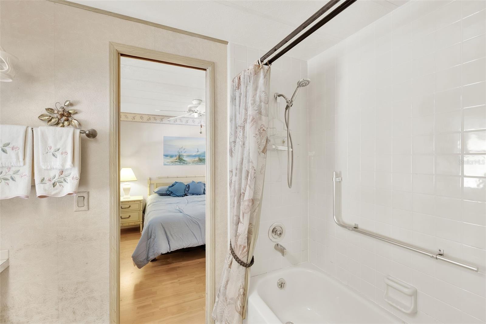 LA CASA MHP CO-OP - Residential