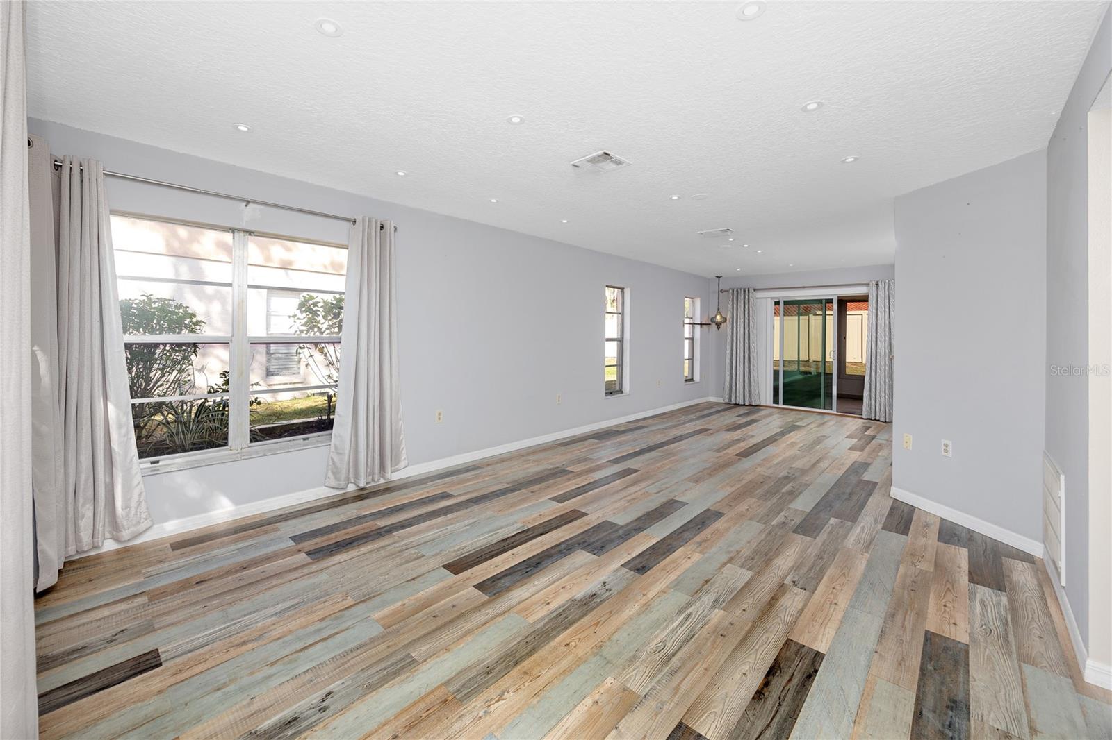 HOLIDAY LAKE VILLAS CONDO - Residential