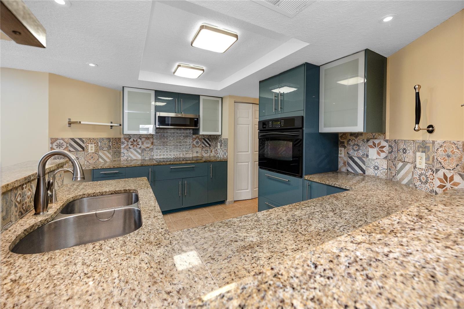 HOLIDAY LAKE VILLAS CONDO - Residential