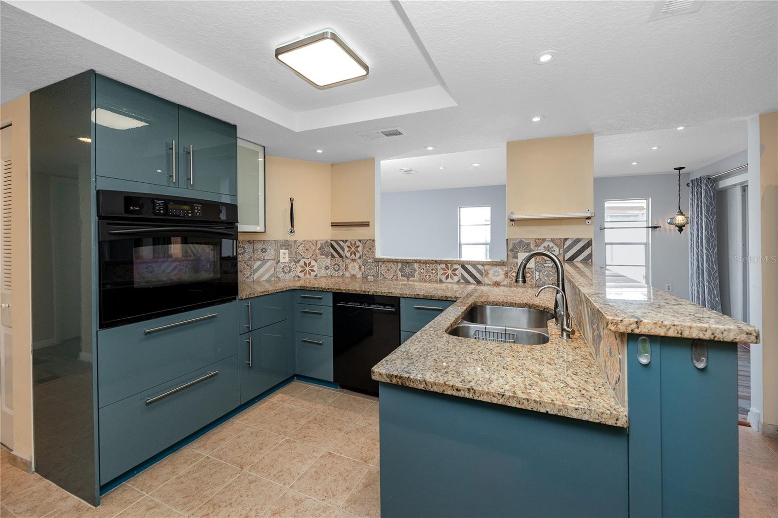 HOLIDAY LAKE VILLAS CONDO - Residential