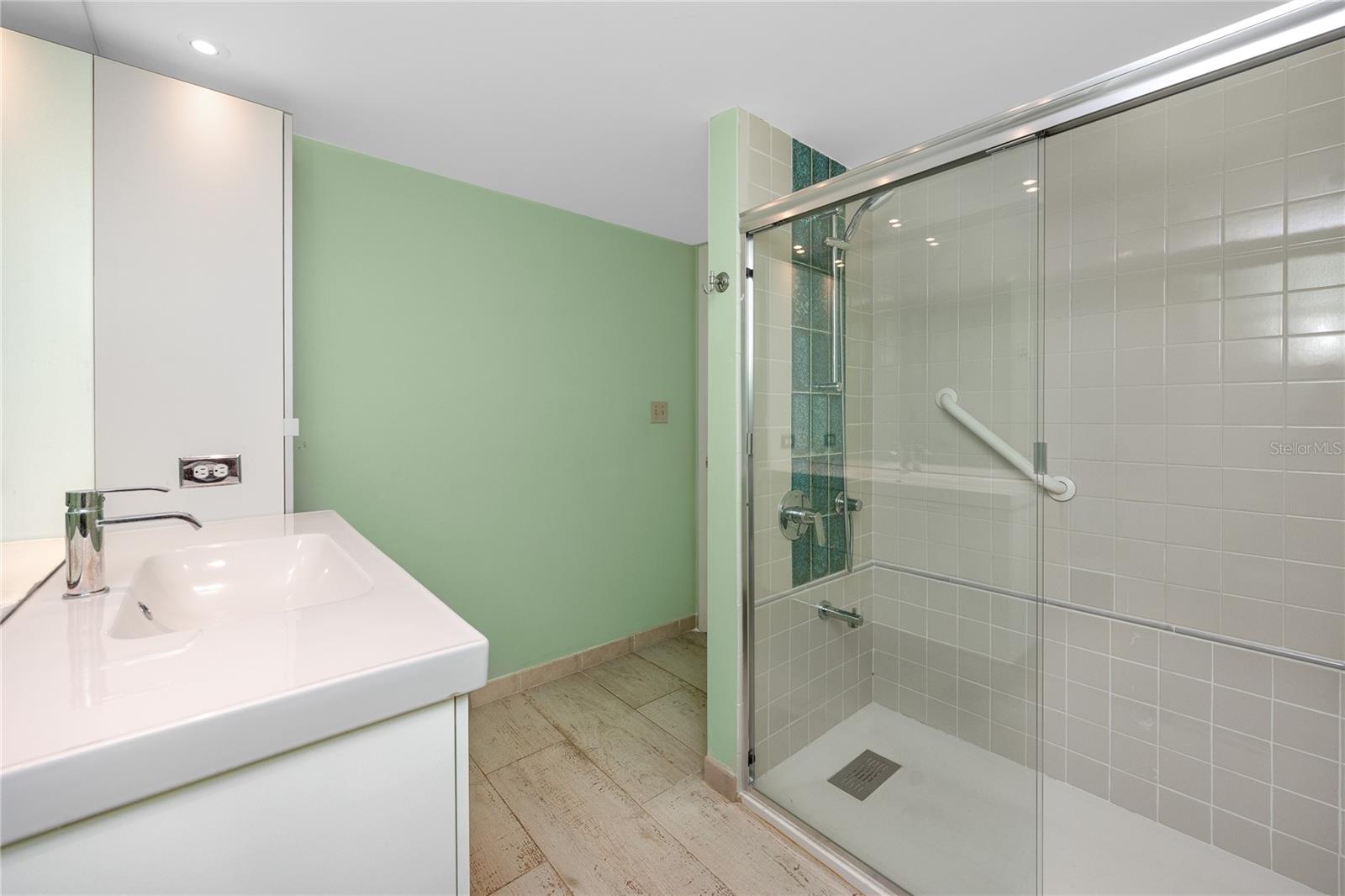 HOLIDAY LAKE VILLAS CONDO - Residential