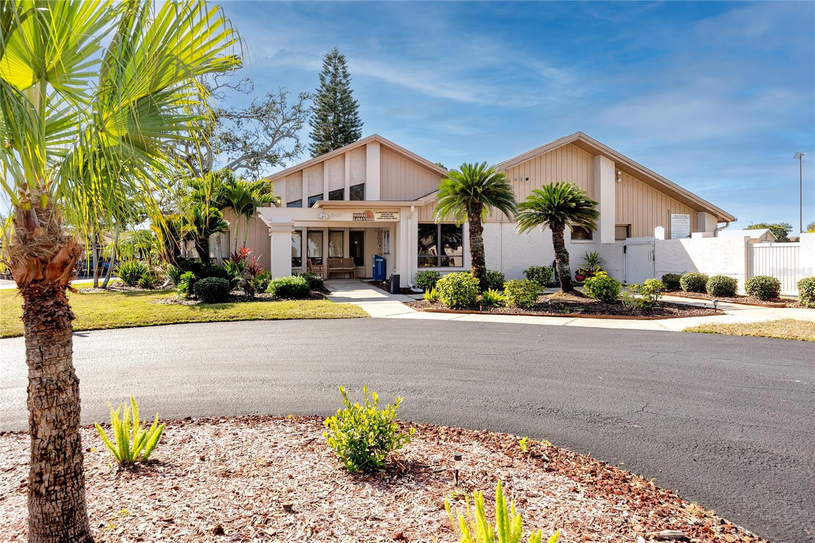 HOLIDAY LAKE VILLAS CONDO - Residential