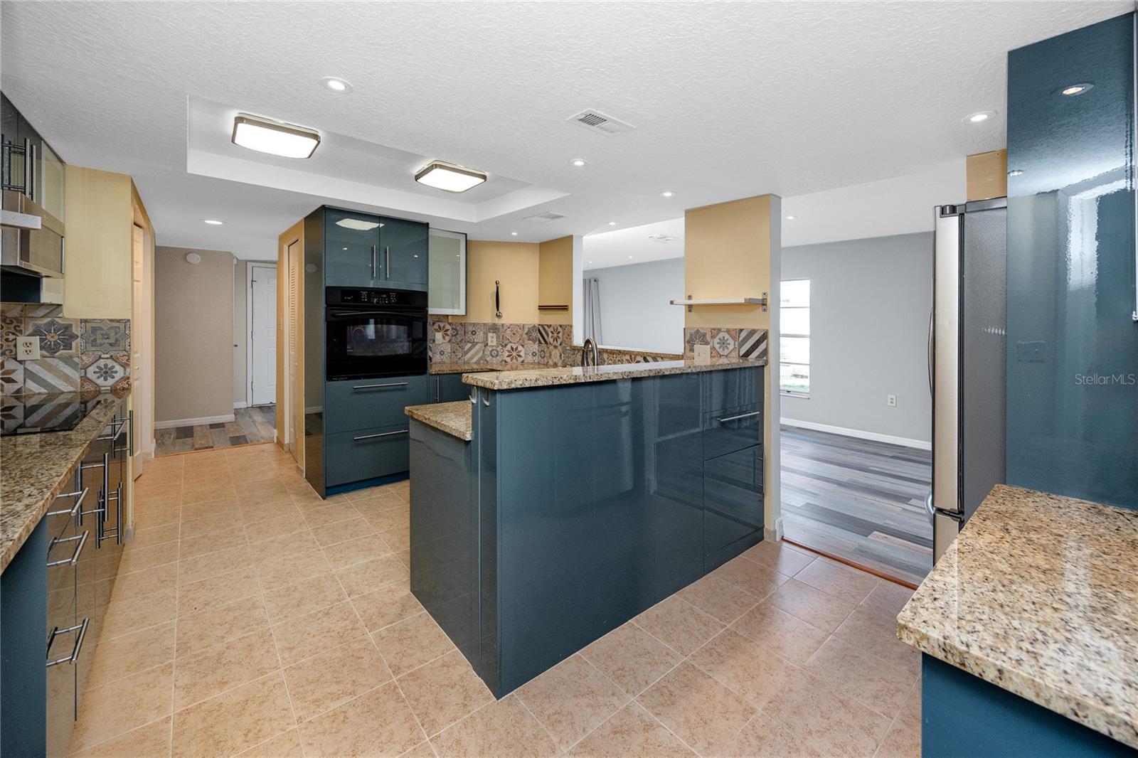 HOLIDAY LAKE VILLAS CONDO - Residential