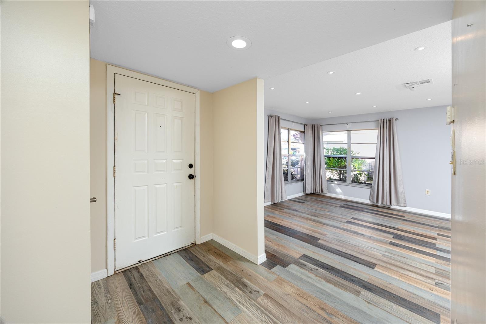 HOLIDAY LAKE VILLAS CONDO - Residential