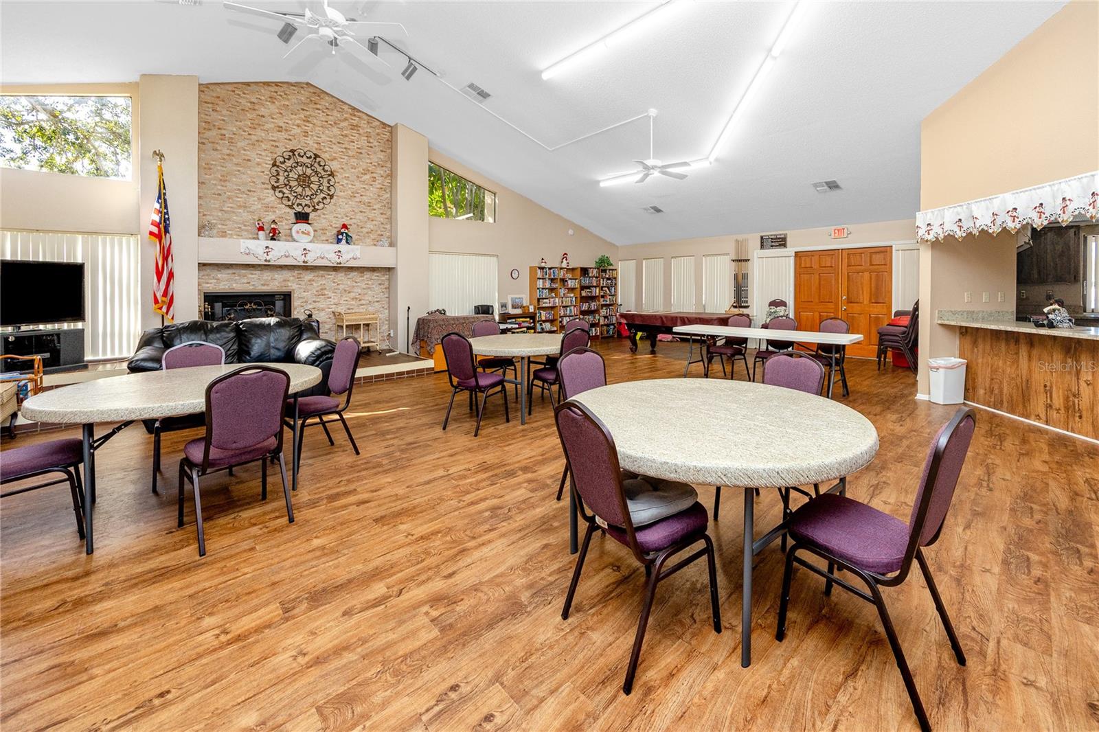 HOLIDAY LAKE VILLAS CONDO - Residential