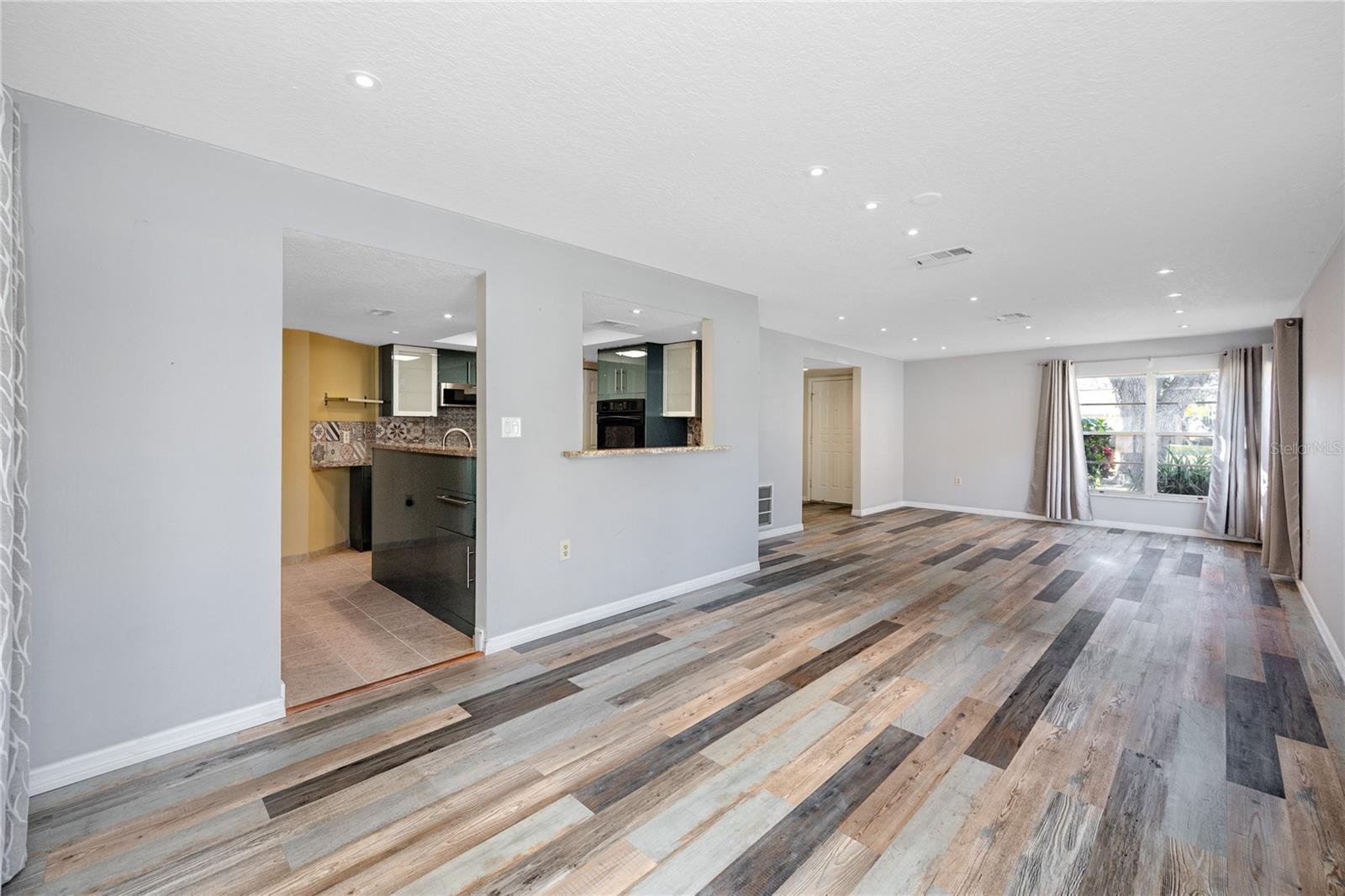 HOLIDAY LAKE VILLAS CONDO - Residential