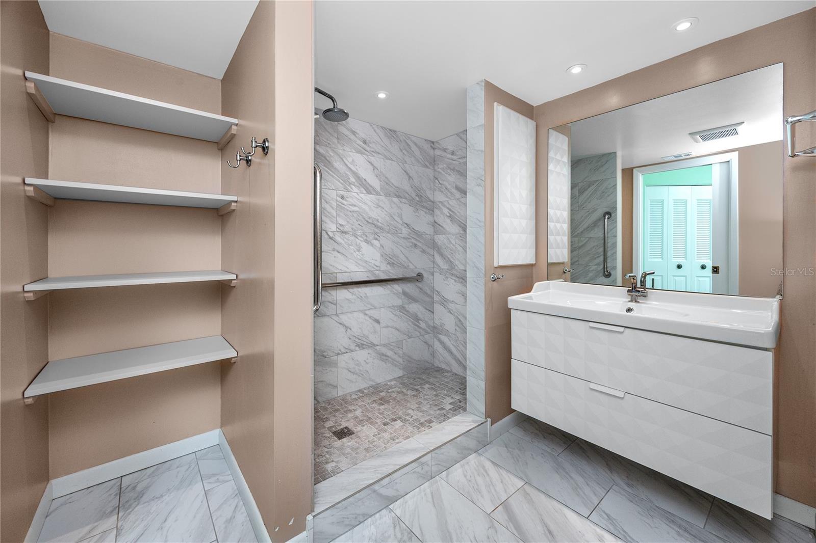 HOLIDAY LAKE VILLAS CONDO - Residential