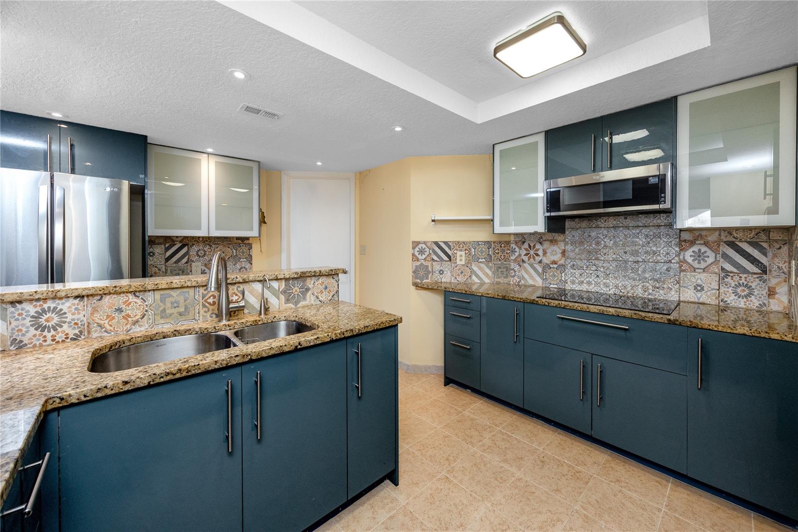 HOLIDAY LAKE VILLAS CONDO - Residential