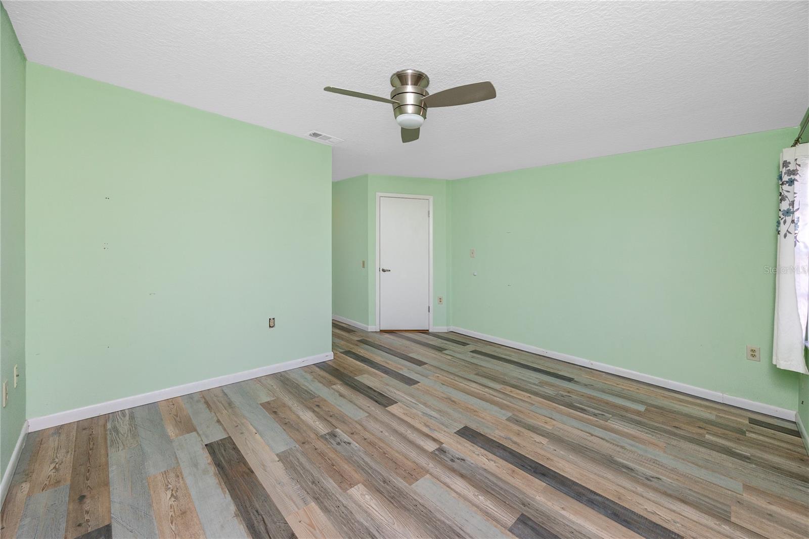 HOLIDAY LAKE VILLAS CONDO - Residential