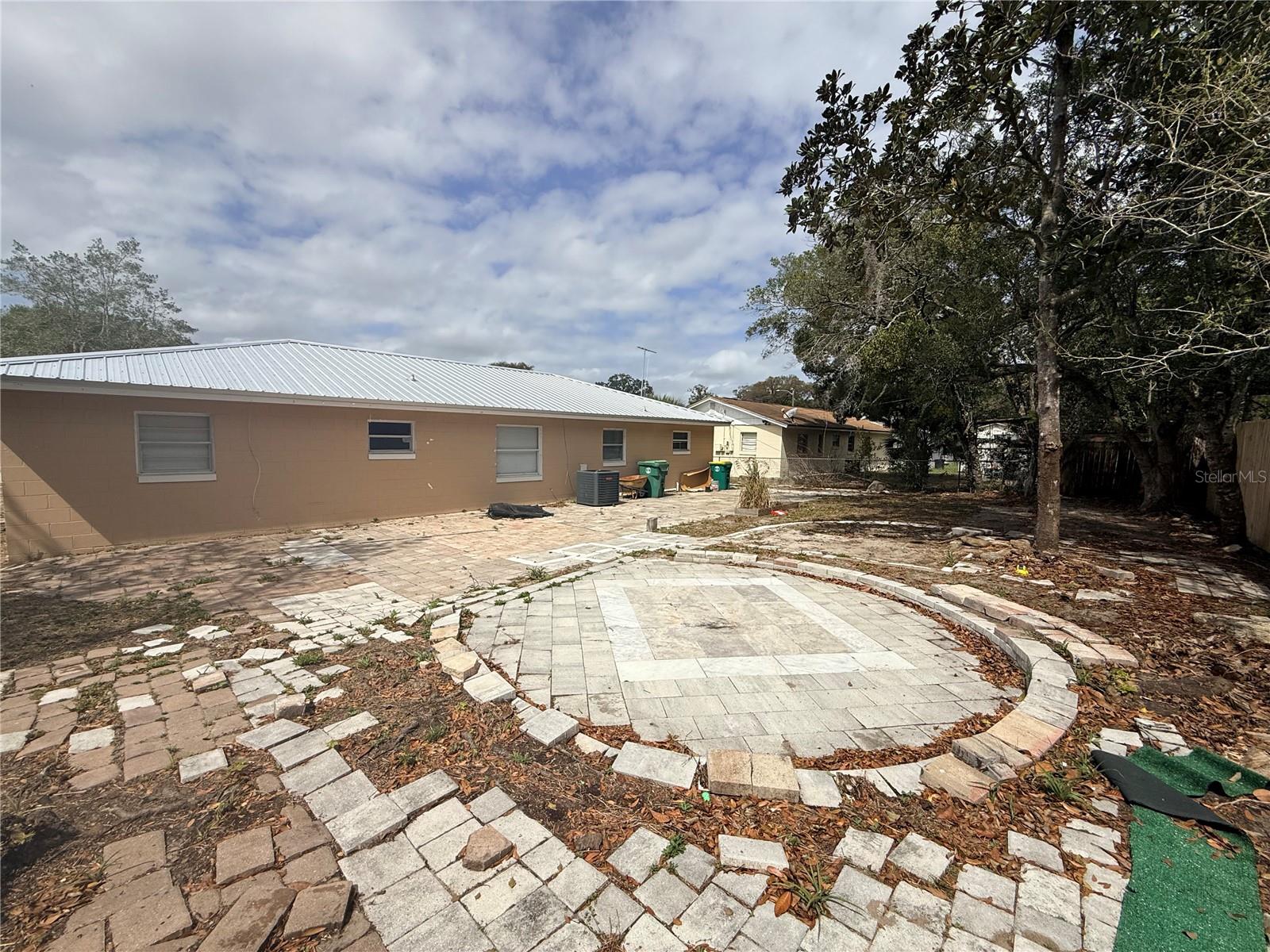 COLLEGE ARMS ESTATES UNIT 01 - Residential Lease