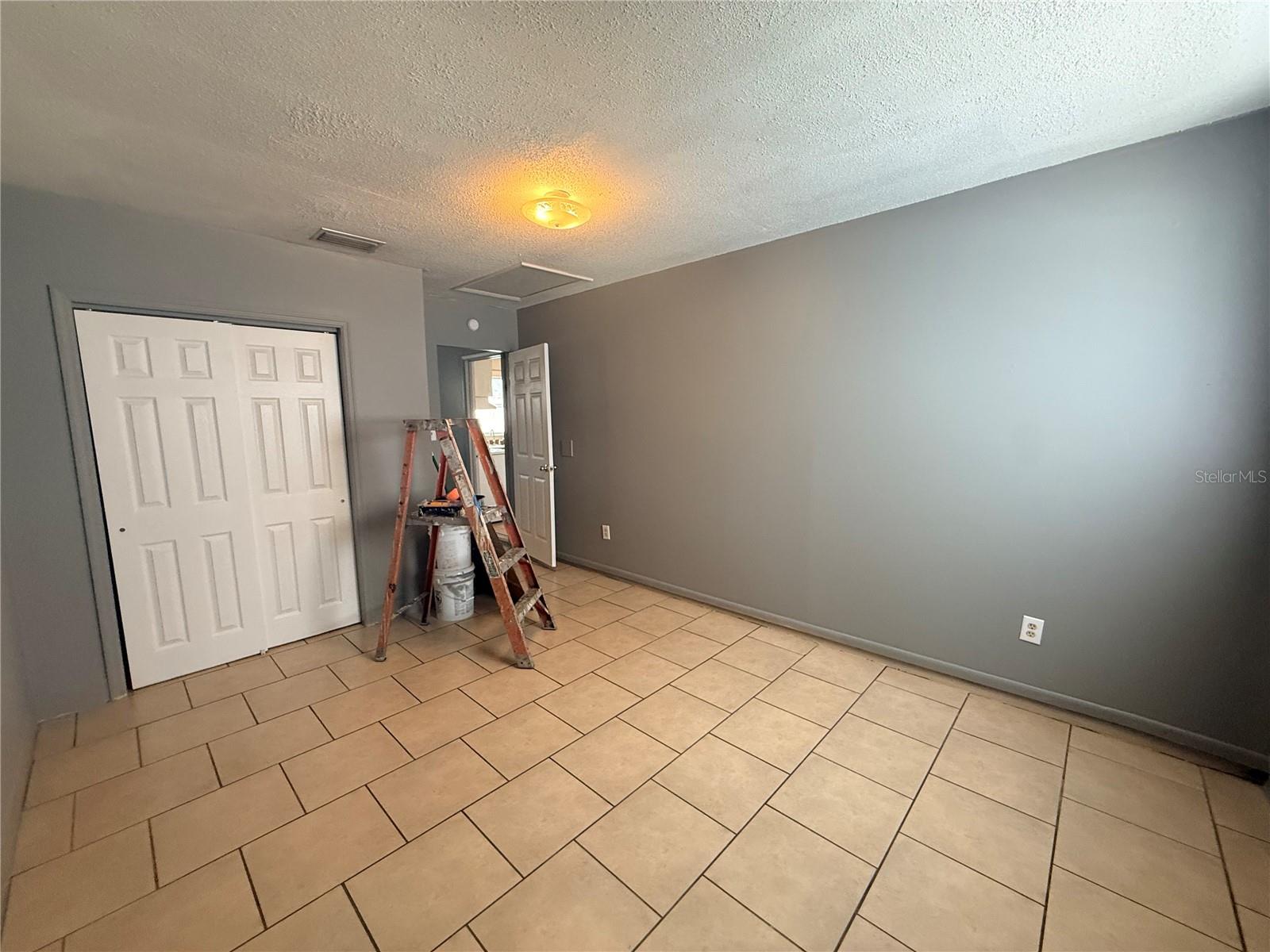 COLLEGE ARMS ESTATES UNIT 01 - Residential Lease