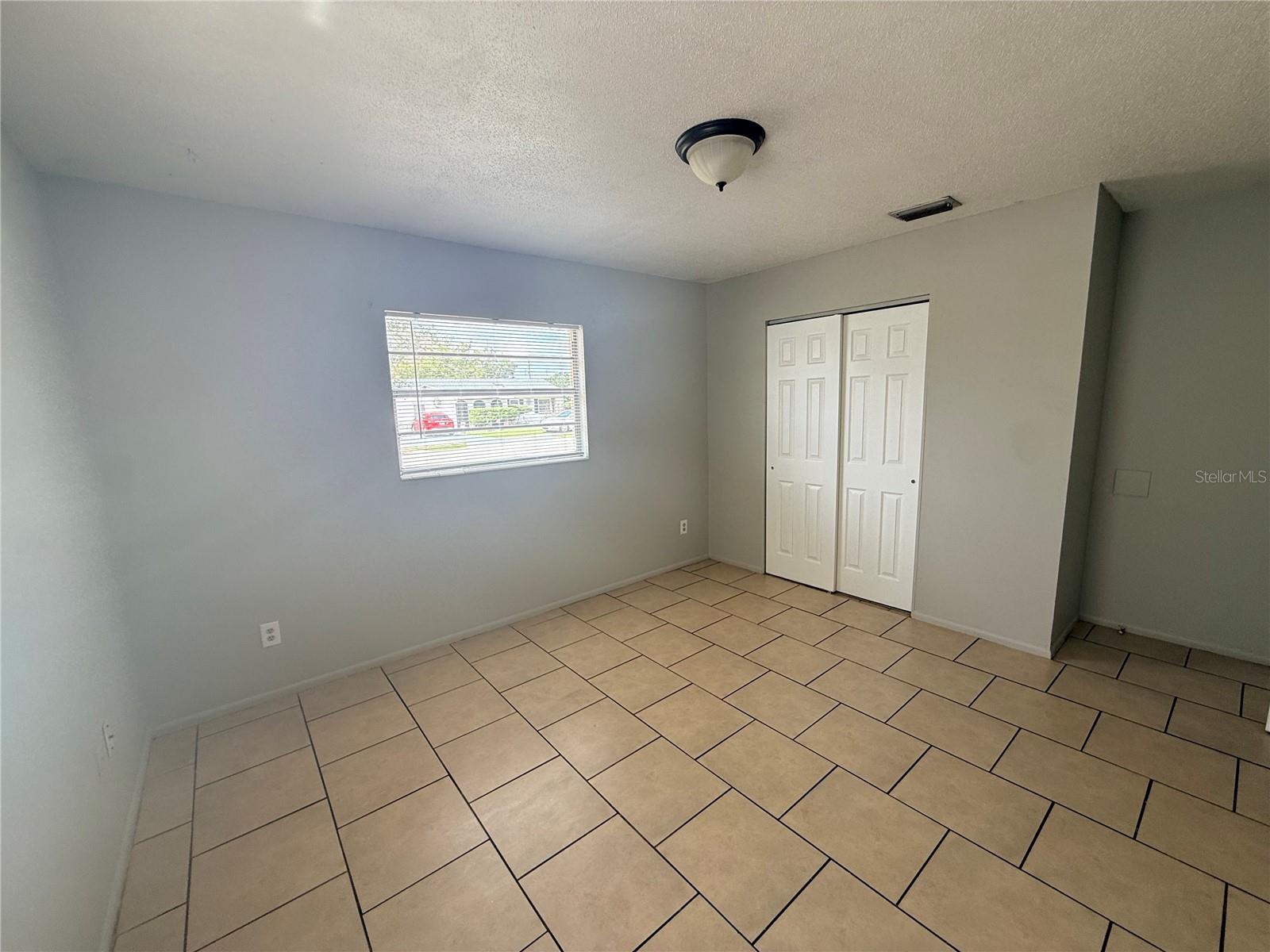 COLLEGE ARMS ESTATES UNIT 01 - Residential Lease