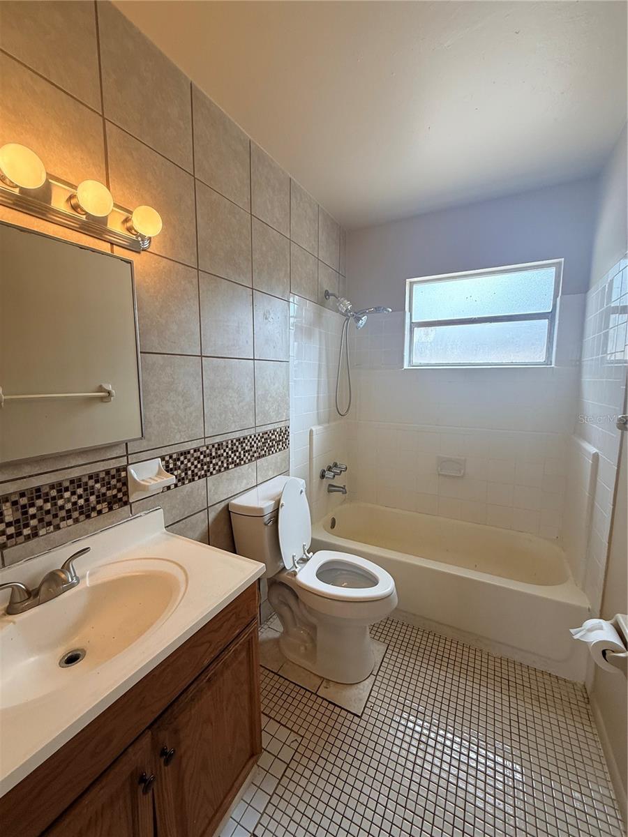 COLLEGE ARMS ESTATES UNIT 01 - Residential Lease