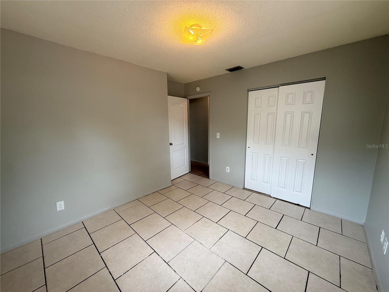 COLLEGE ARMS ESTATES UNIT 01 - Residential Lease