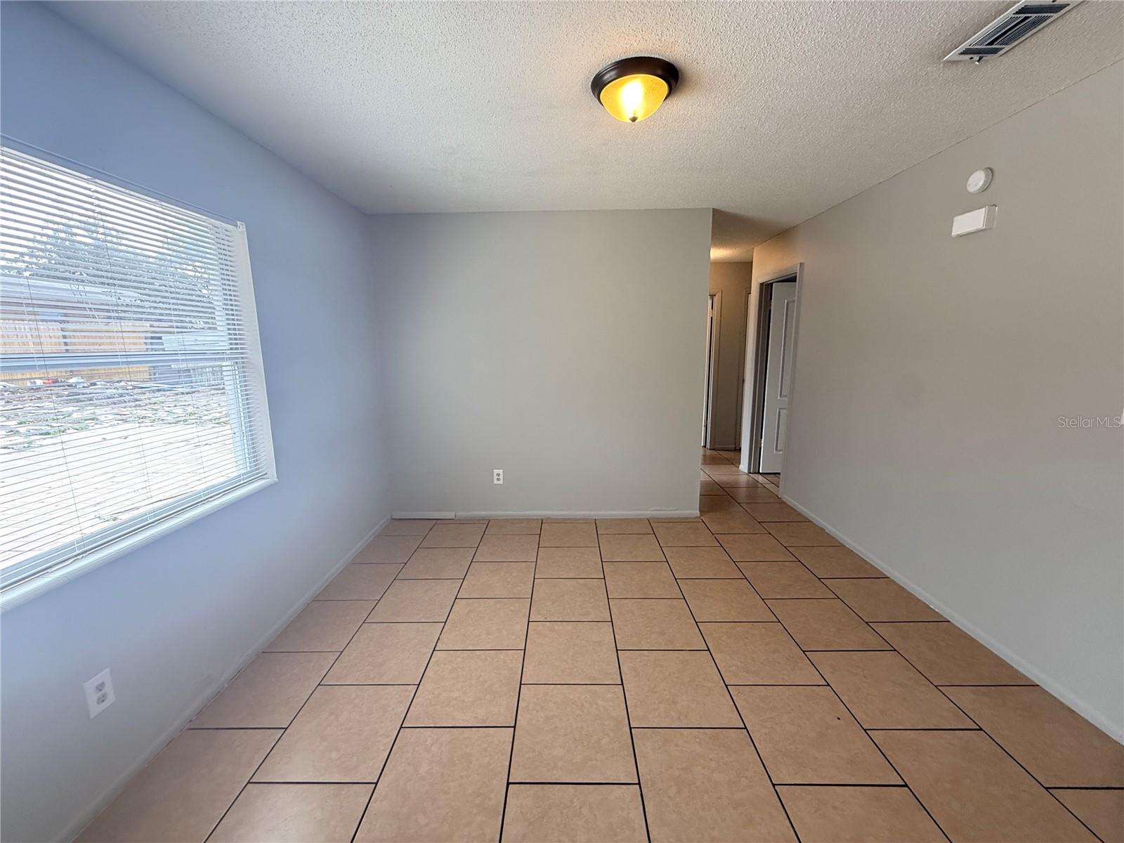 COLLEGE ARMS ESTATES UNIT 01 - Residential Lease