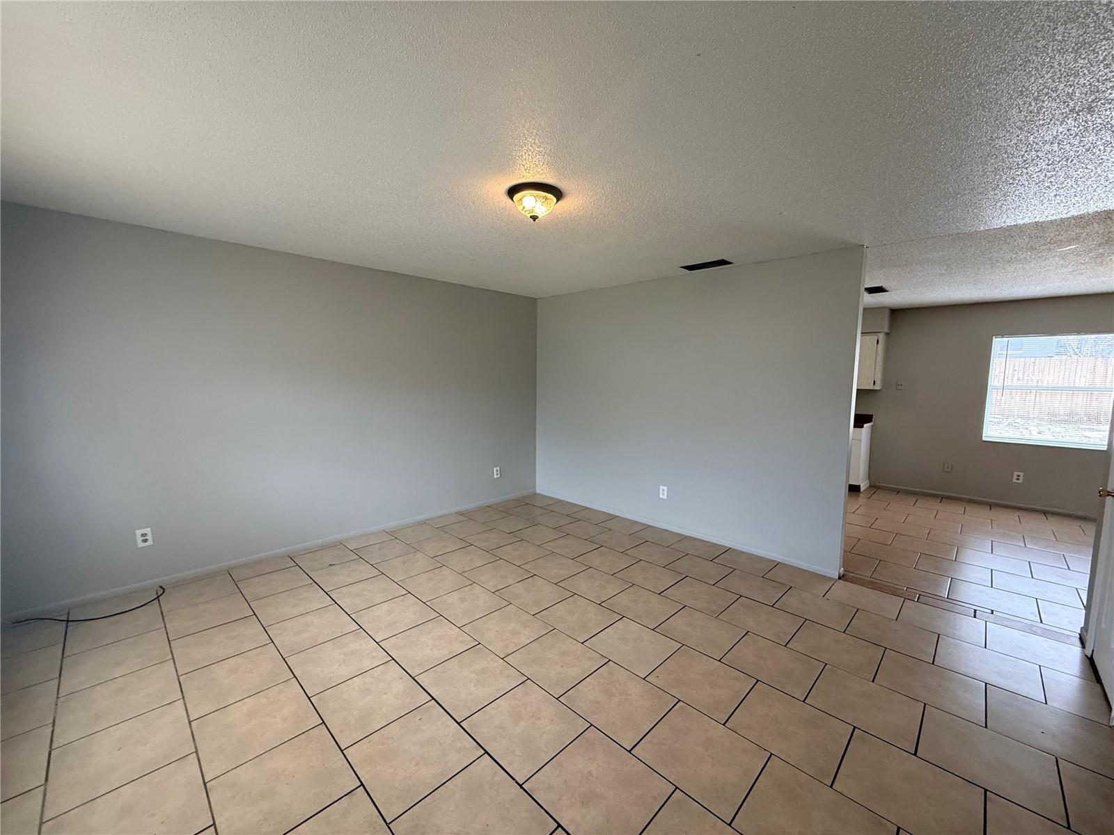 COLLEGE ARMS ESTATES UNIT 01 - Residential Lease