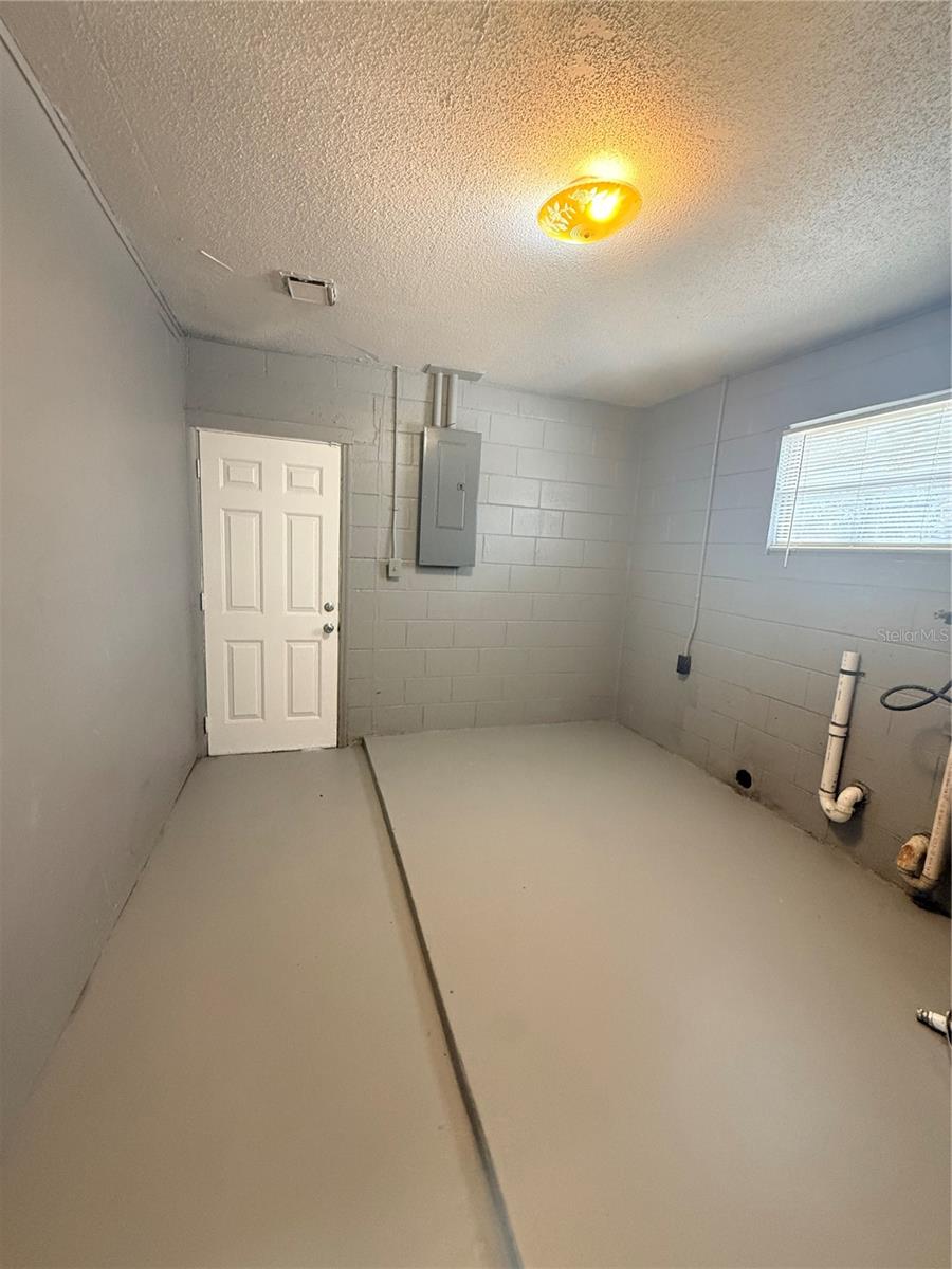 COLLEGE ARMS ESTATES UNIT 01 - Residential Lease