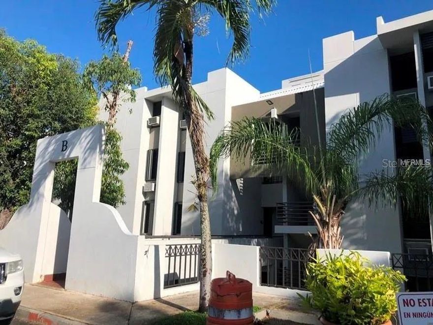 Penthouse Apartment for Rent – Parque El Señorial, San Juan
Beautiful walk-up penthouse apartment for rent located in the desirable Parque El Señorial complex in San Juan.
Apartment Features:
3 bedrooms
2 full bathrooms
Private rooftop terrace (penthouse level)
Air conditioning
Appliances included:
Stove with oven
Refrigerator
Washer and dryer
2 outdoor parking spaces, back-to-back
Community Amenities:
Swimming pool
Passive park / green areas
Visitor parking
Quiet and well-maintained complex
Excellent location in San Juan, close to main roads, shopping, and services.
Available for showings.
Ideal for families or professionals seeking comfort and convenience.