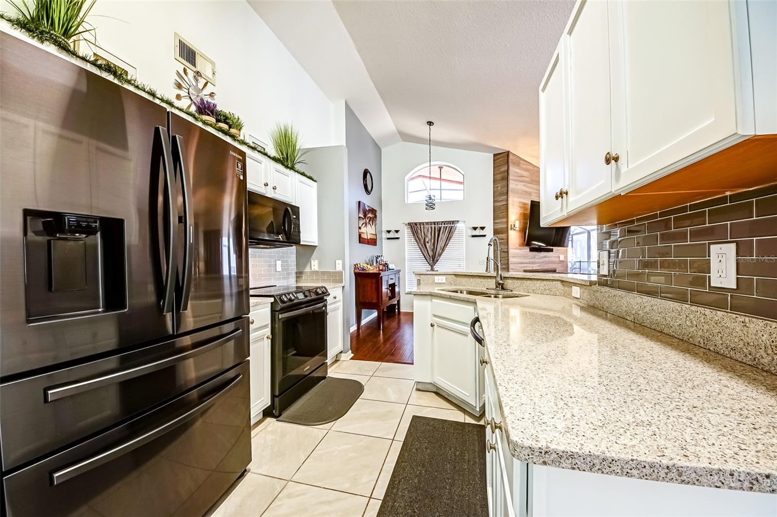 156 CARRERA AVENUE