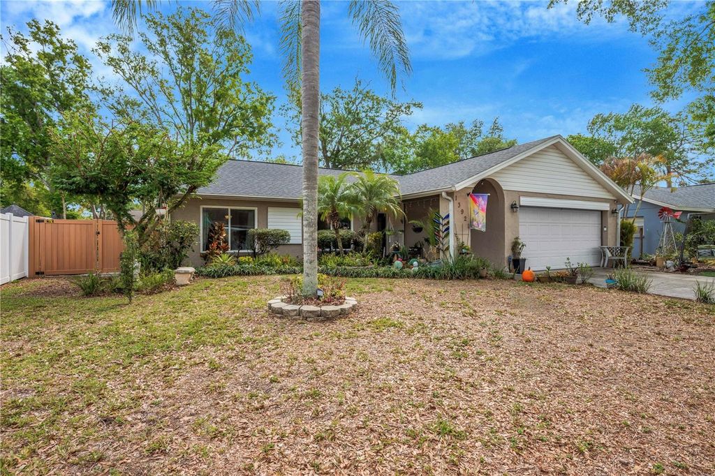 Photo of 13921 Cherry Dale Lane, Tampa, FL 33618 (MLS # TB8491046)
