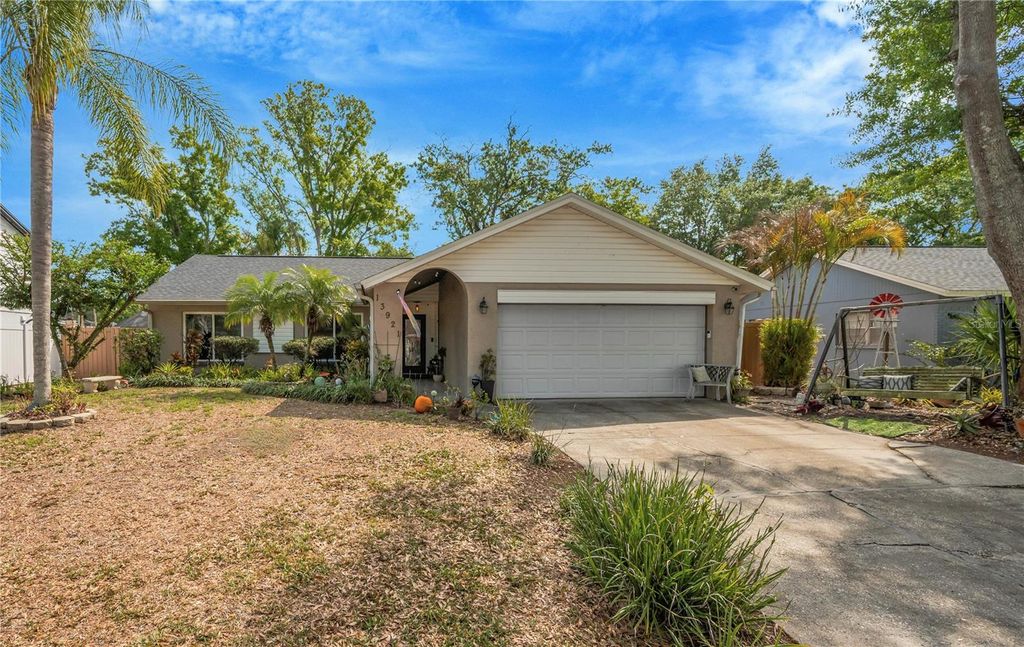 Photo of 13921 Cherry Dale Lane, Tampa, FL 33618 (MLS # TB8491046)