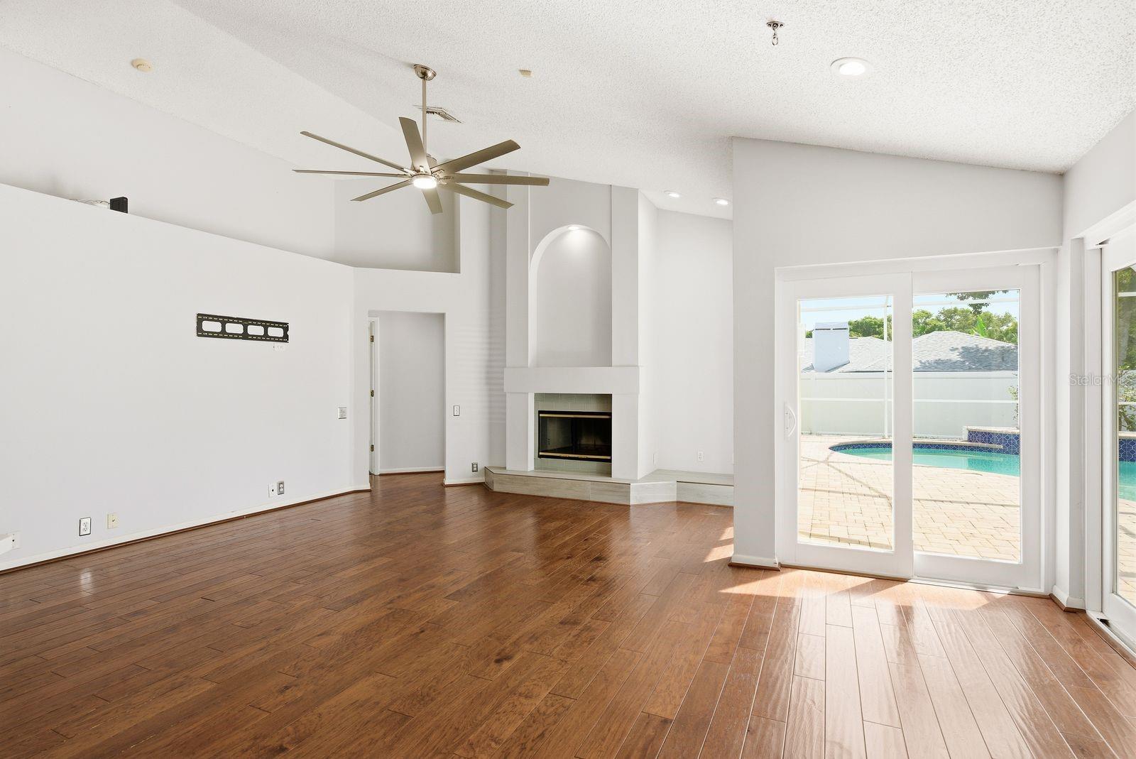 PIPERS MEADOW - Residential