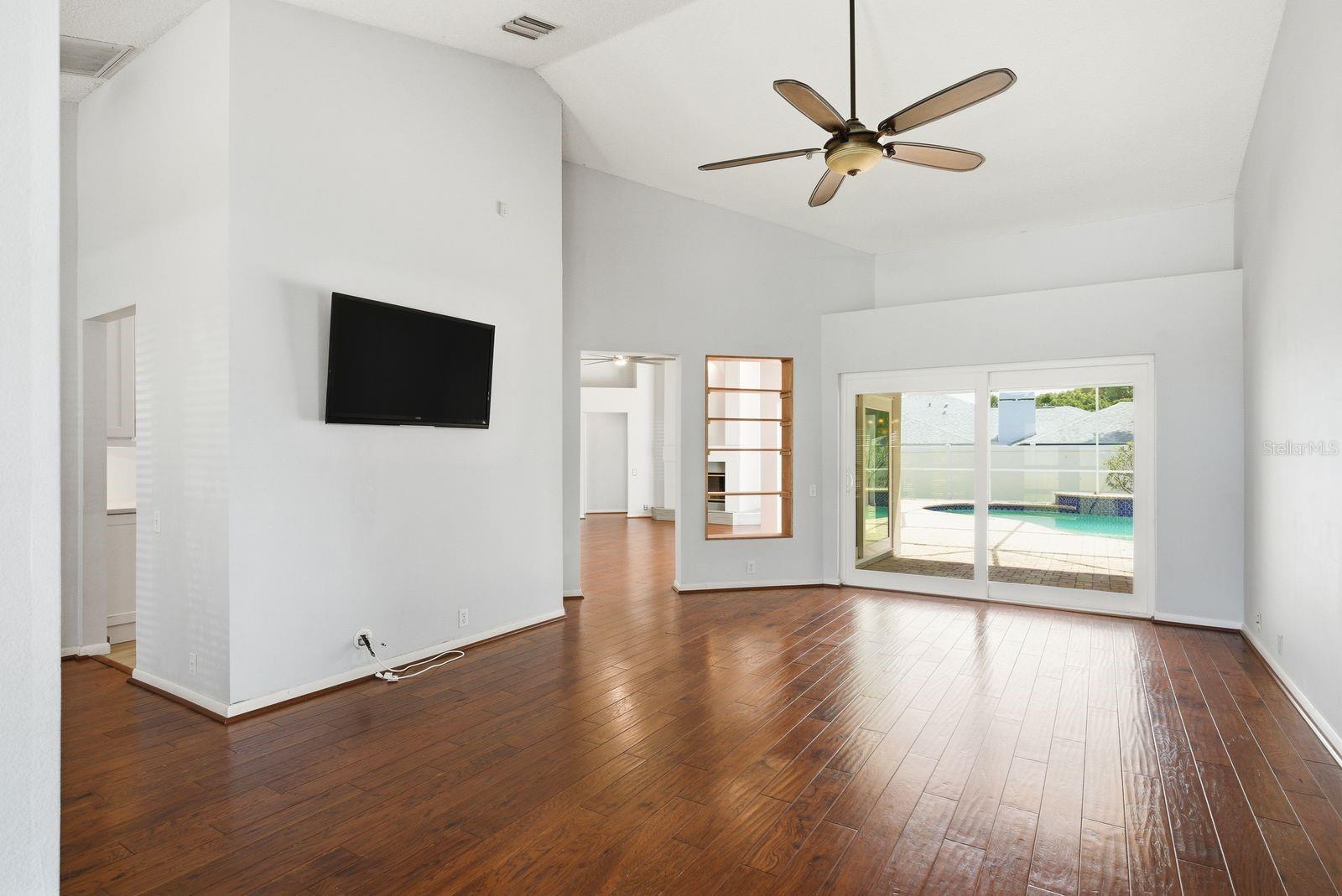 PIPERS MEADOW - Residential