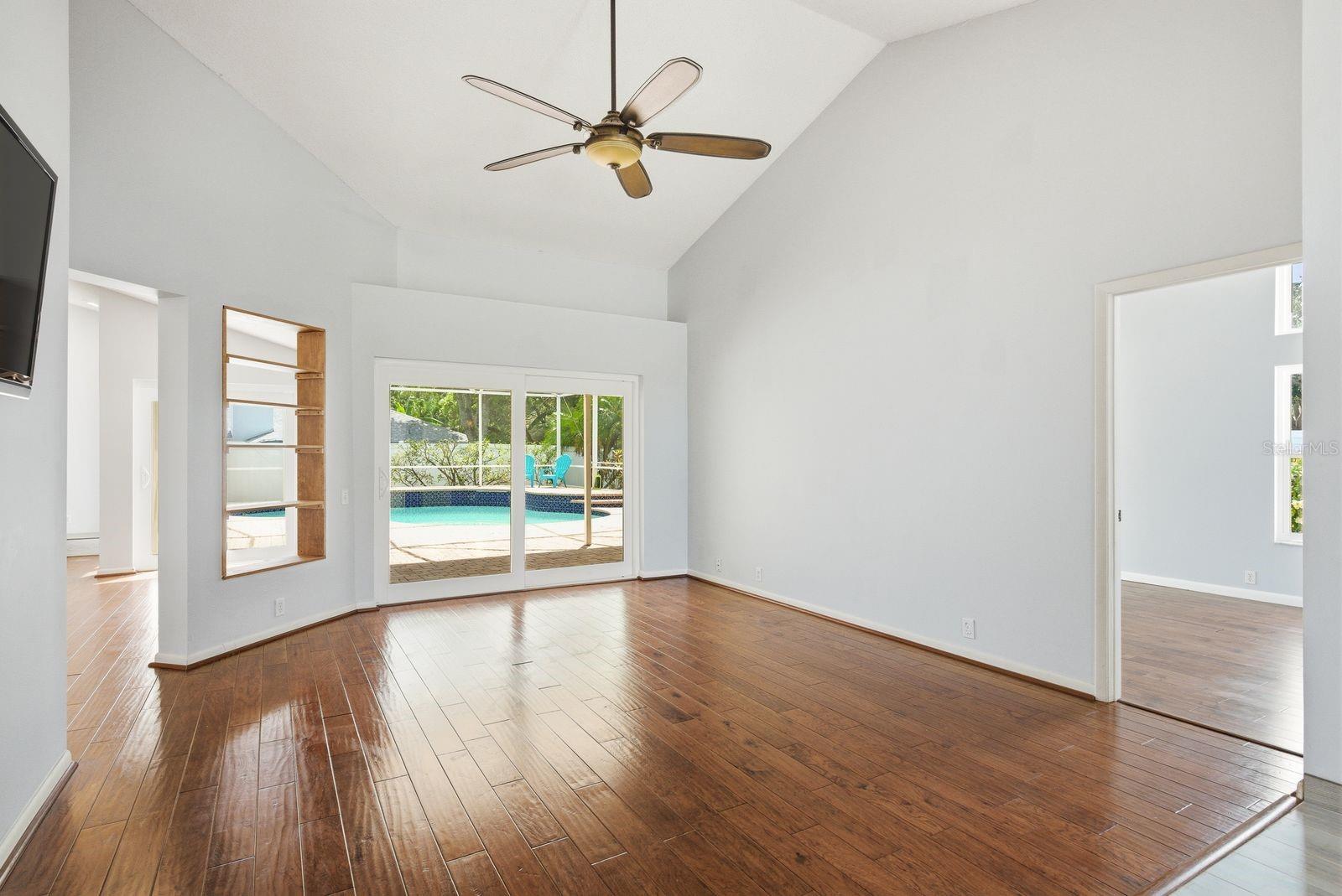 PIPERS MEADOW - Residential
