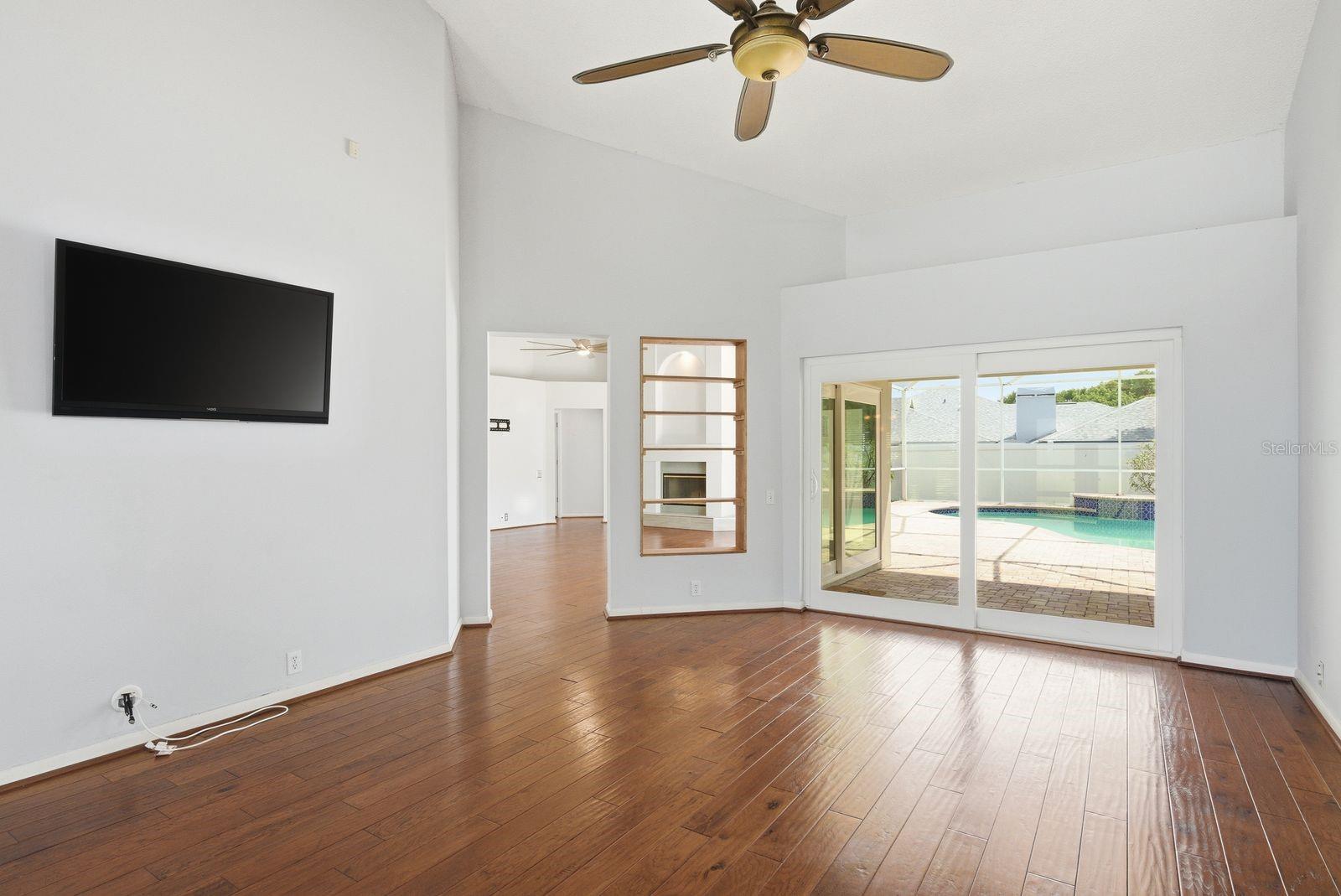 PIPERS MEADOW - Residential