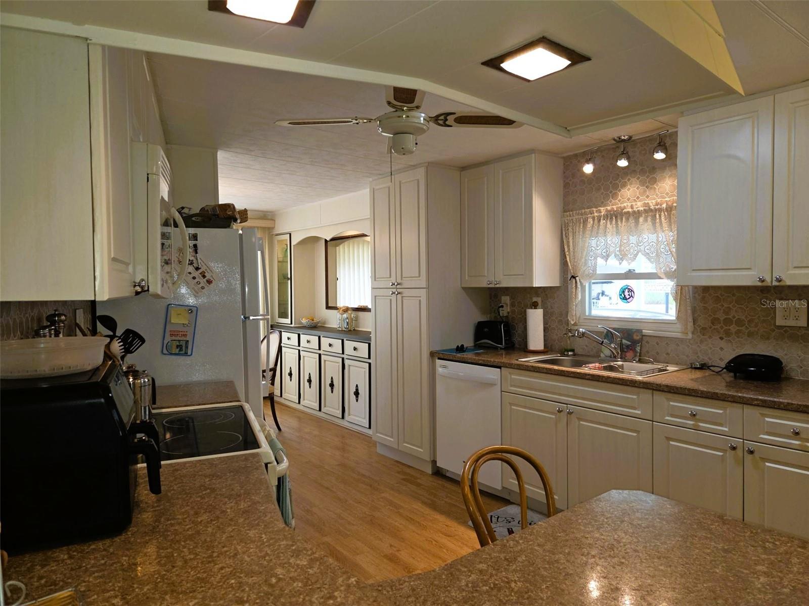 OAKWOOD MANOR - Residential