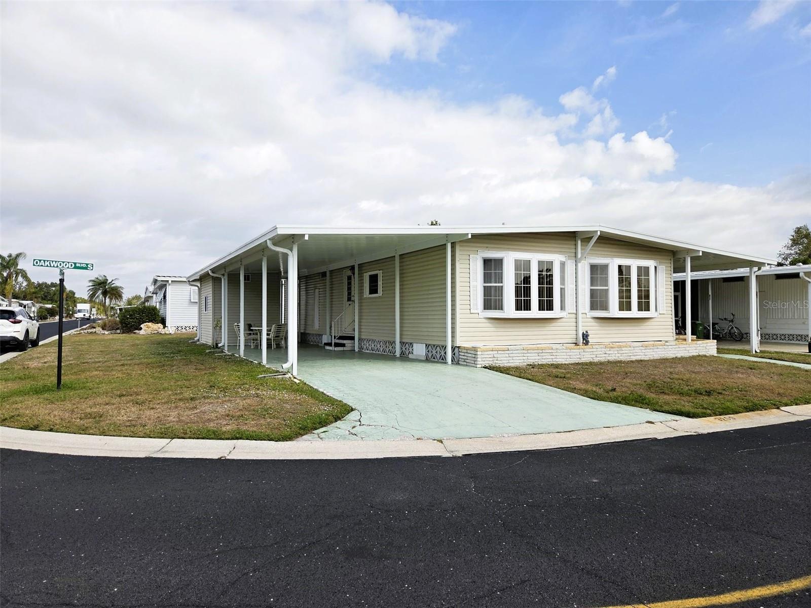 OAKWOOD MANOR - Residential