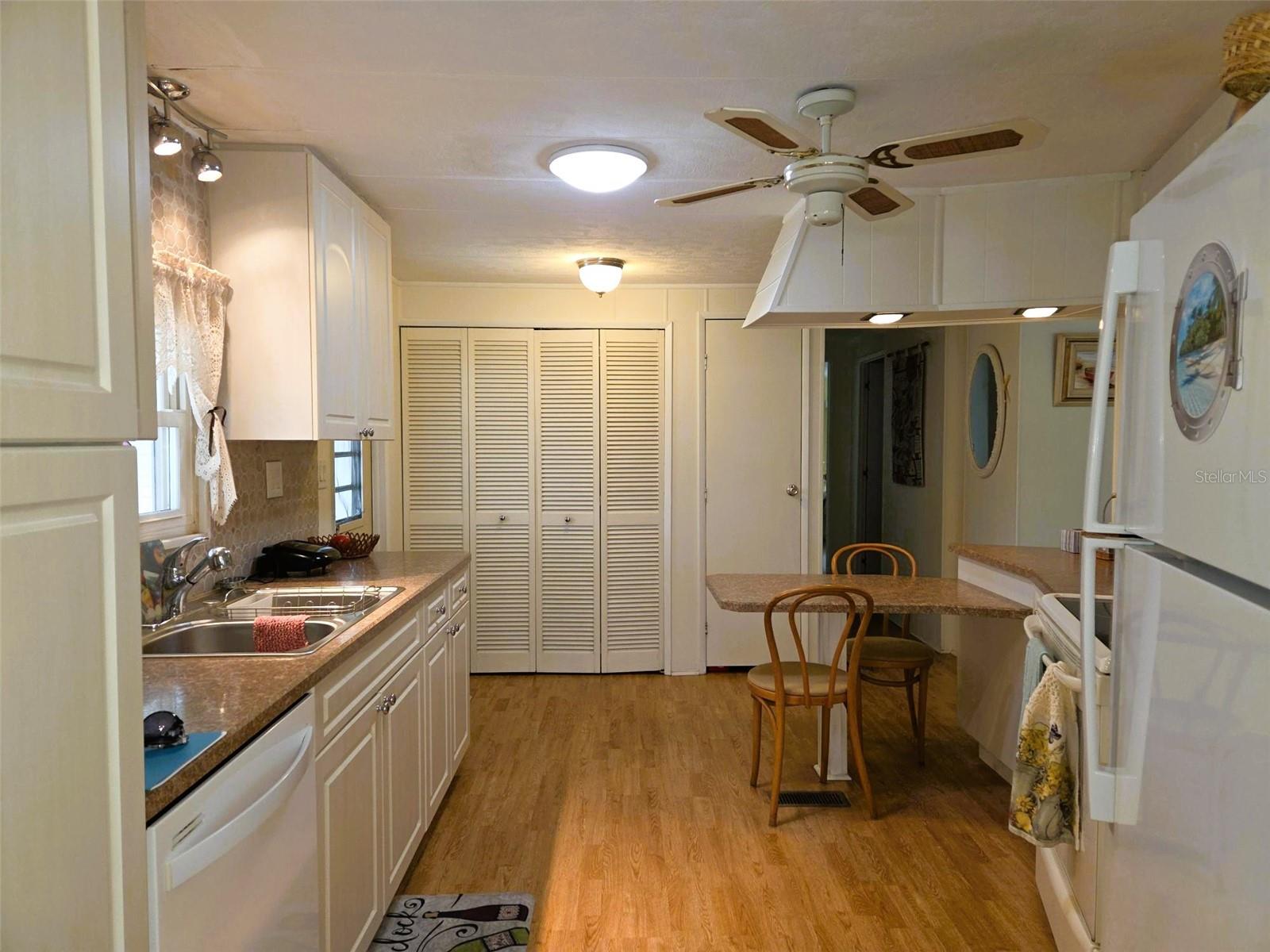 OAKWOOD MANOR - Residential