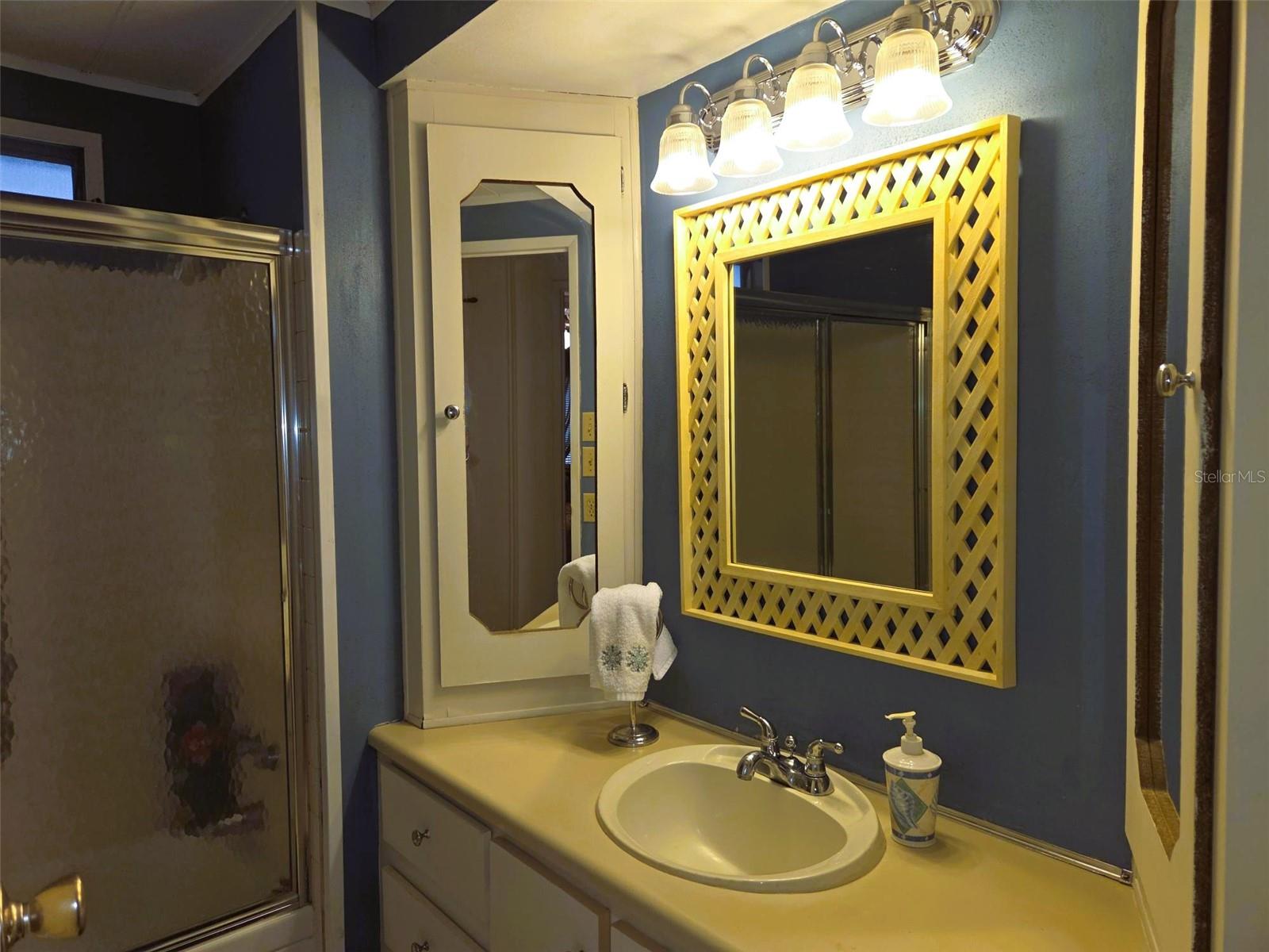 OAKWOOD MANOR - Residential