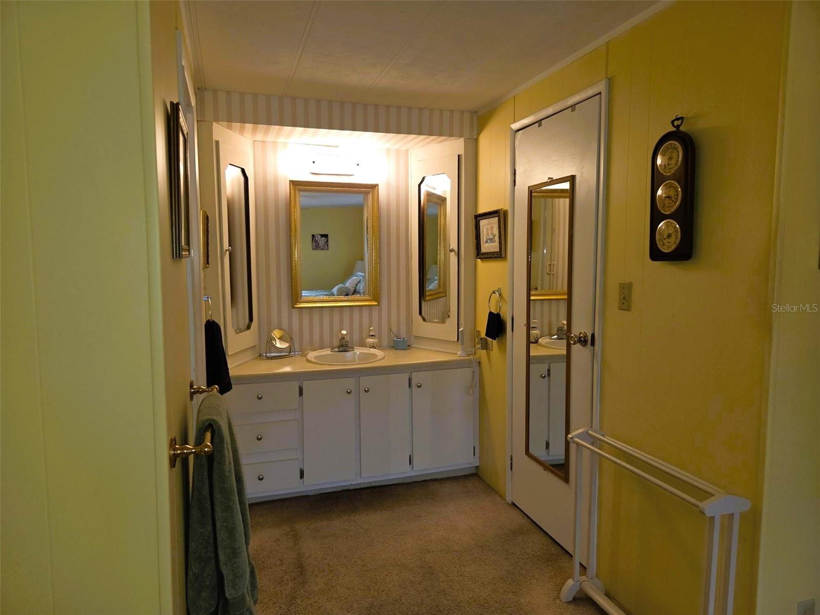 OAKWOOD MANOR - Residential