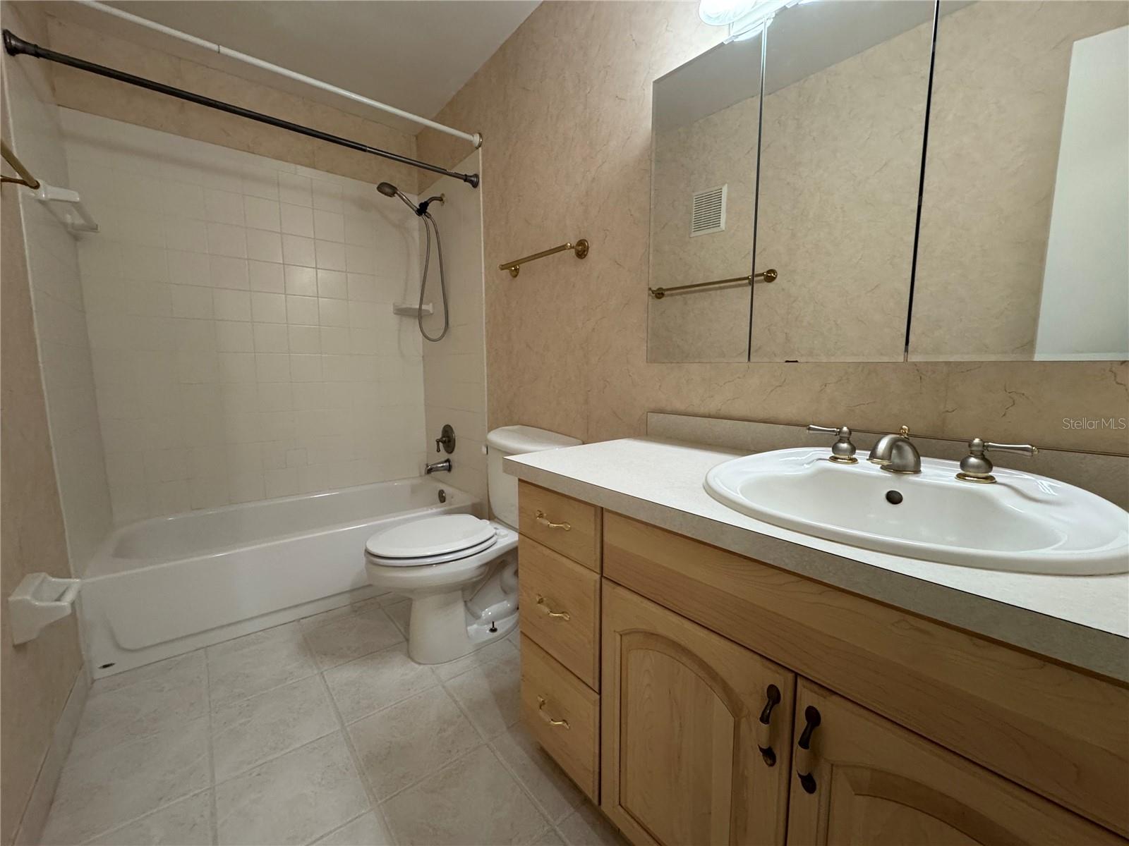 FOUR SEASONS CONDO - Residential Lease