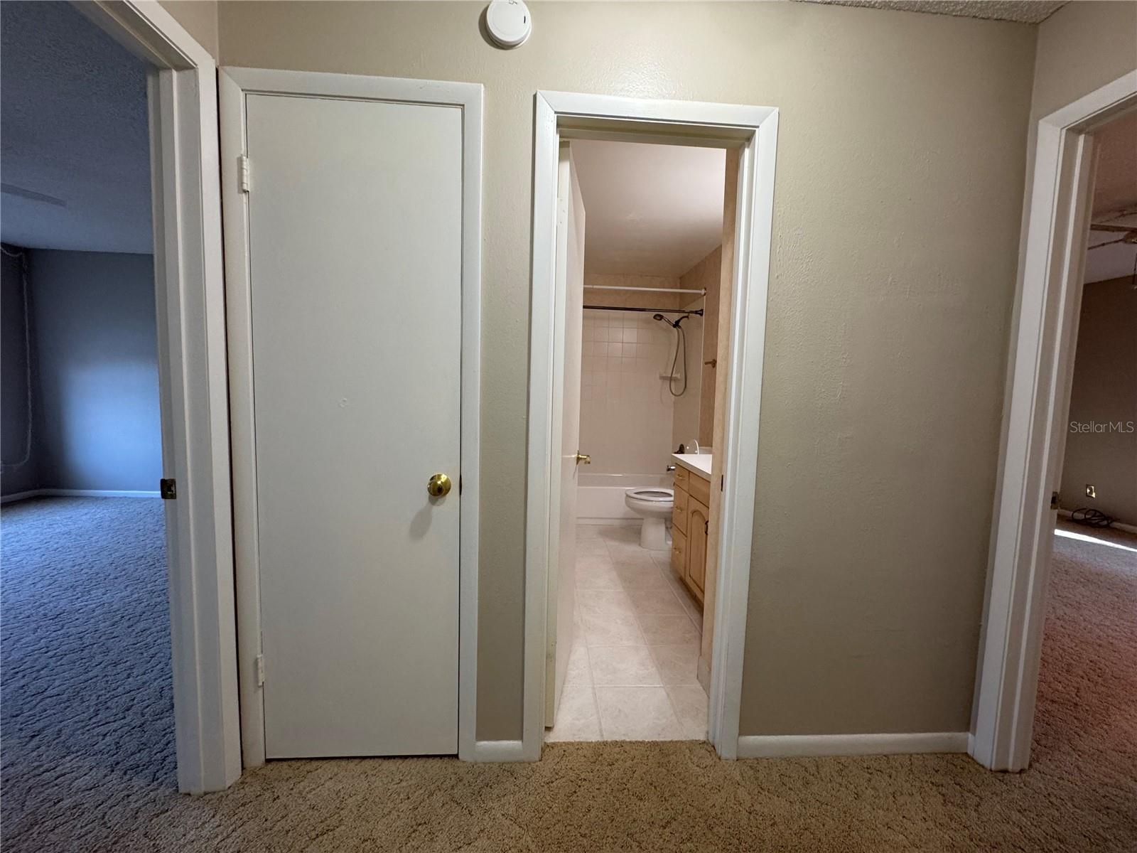 FOUR SEASONS CONDO - Residential Lease