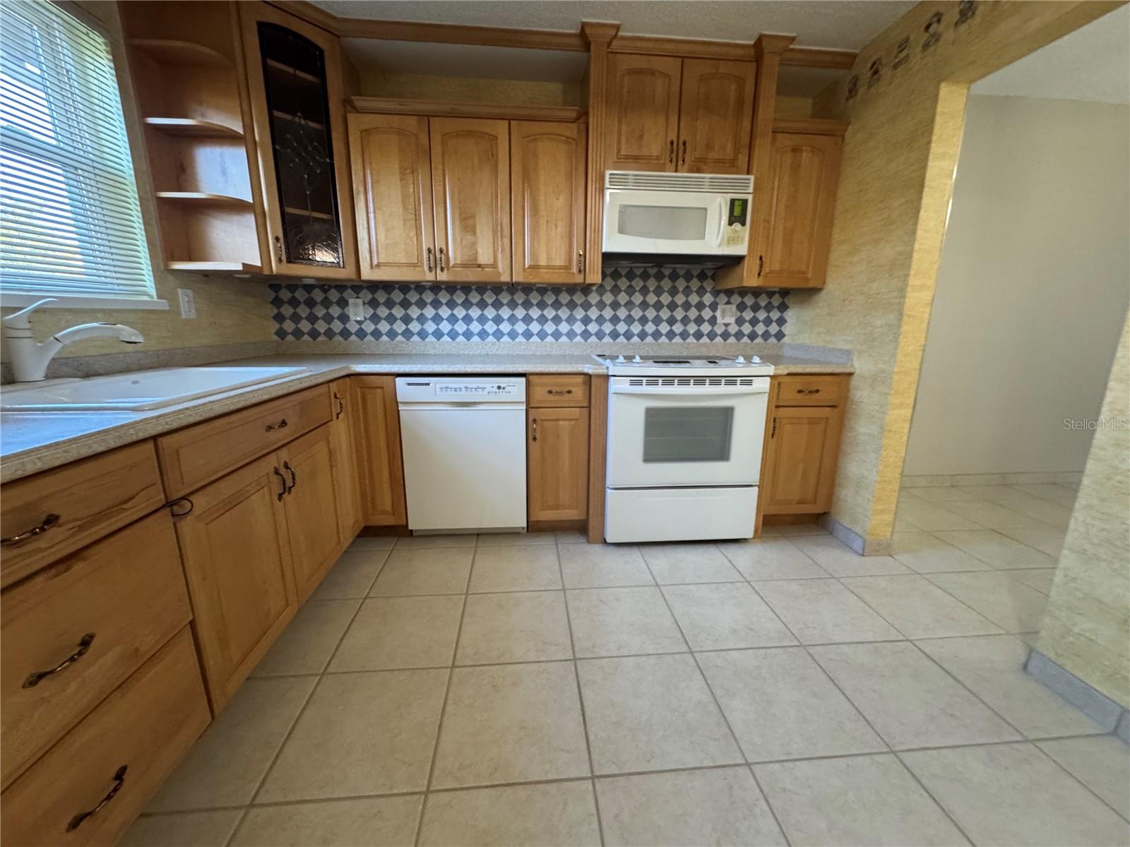 FOUR SEASONS CONDO - Residential Lease