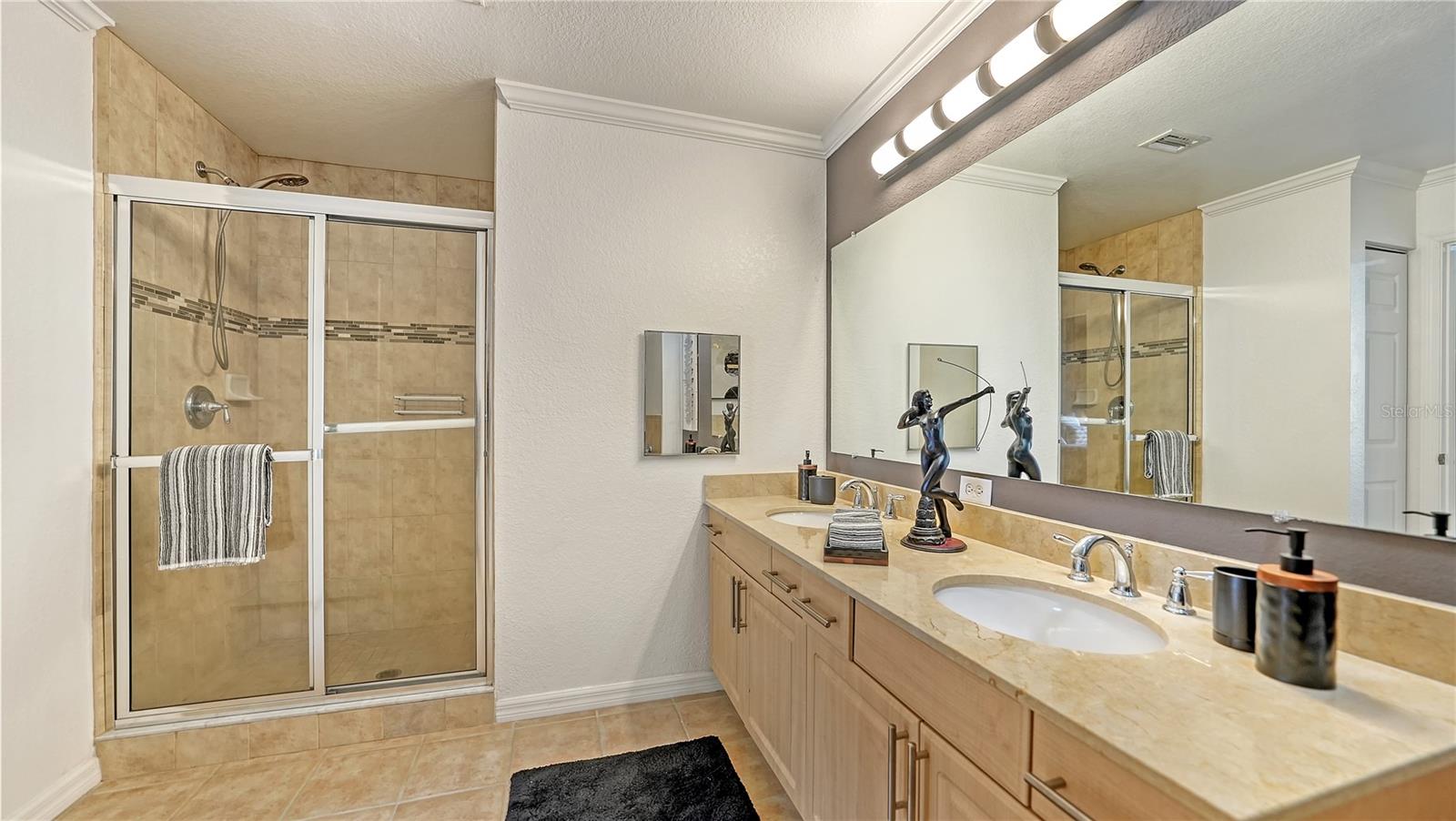 BROADWAY PROMENADE - Residential Lease
