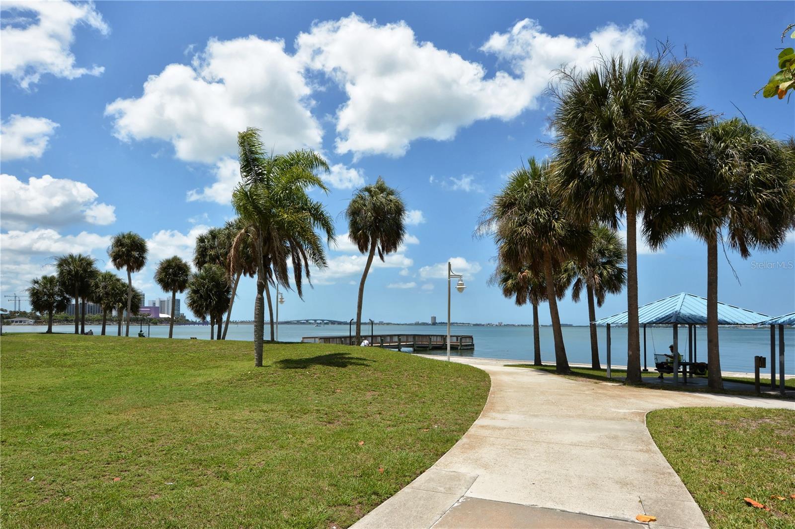 BROADWAY PROMENADE - Residential Lease