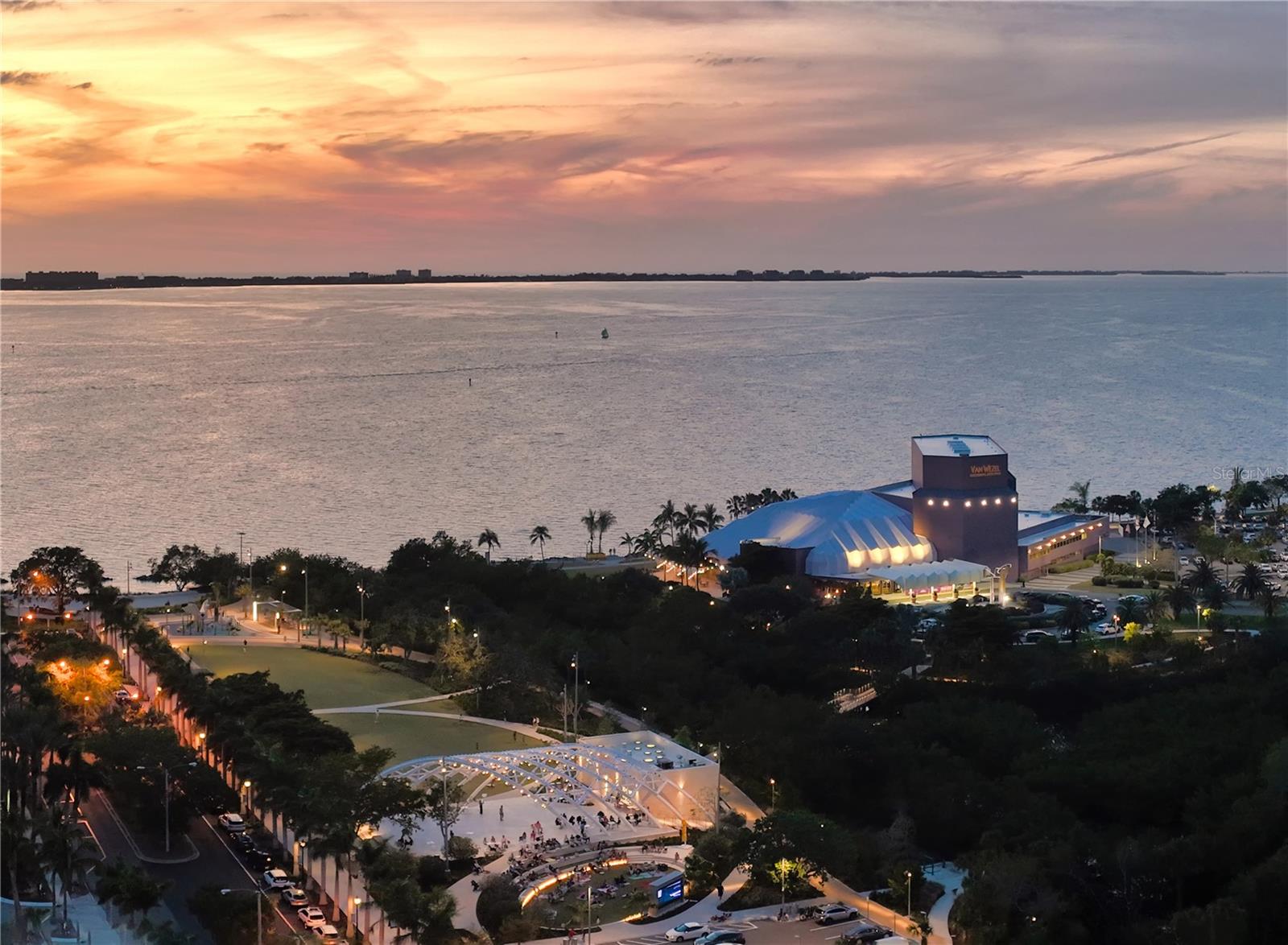 BROADWAY PROMENADE - Residential Lease