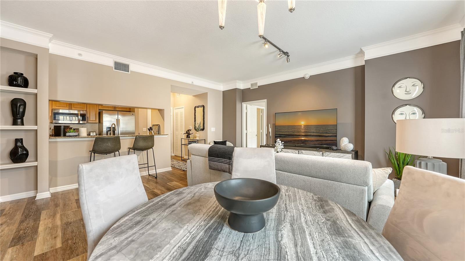BROADWAY PROMENADE - Residential Lease