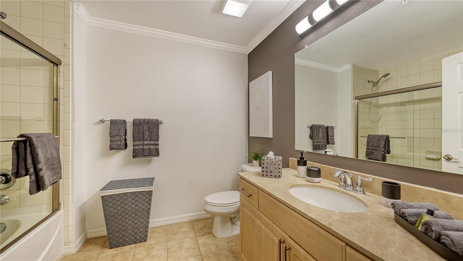 BROADWAY PROMENADE - Residential Lease