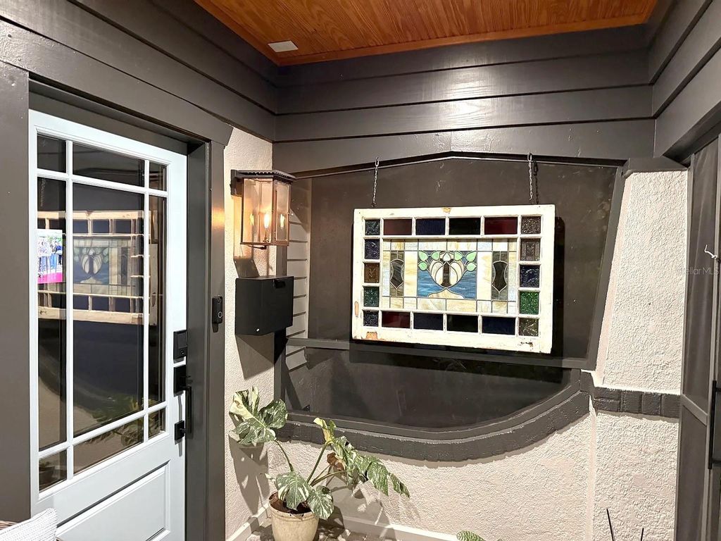 Photo of 2500 Burlington Avenue N, St Petersburg, FL 33713 (MLS # TB8472009)