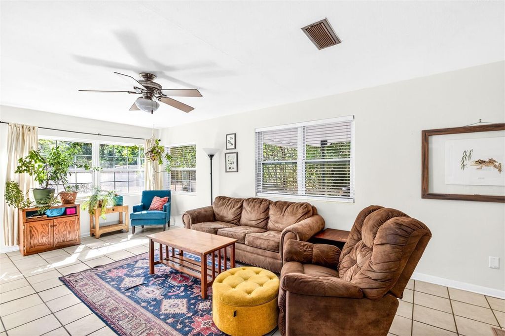 Photo of 1006 NE 12th Avenue, Gainesville, FL 32601 (MLS # GC539591)