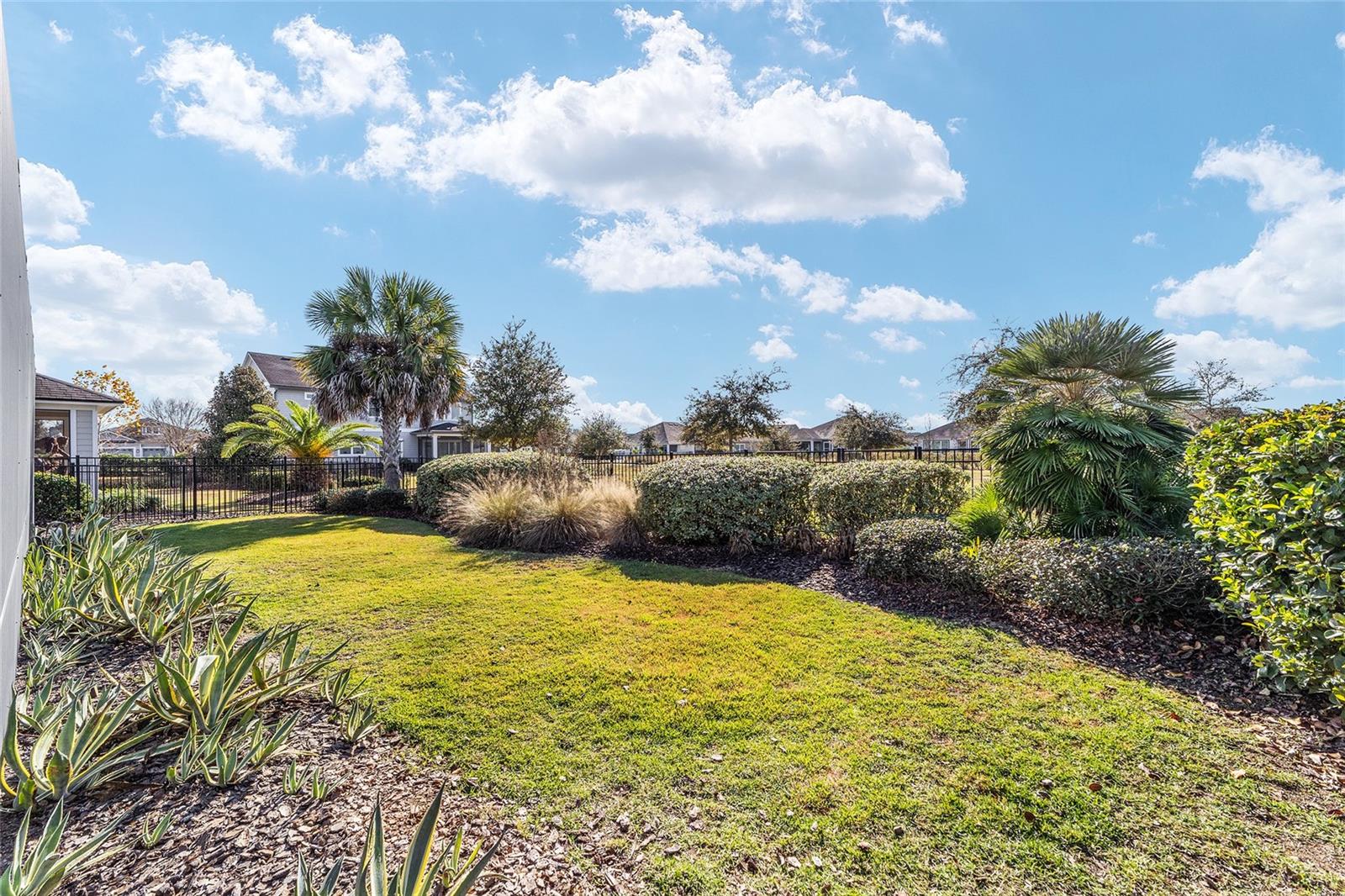 OAKMONT PH 2 PB 32 PG 30 - Residential