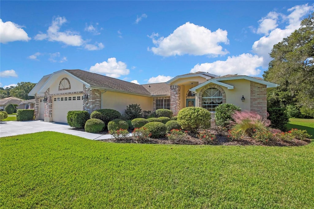 Photo of 75 W Cypress Boulevard, Homosassa, FL 34446 (MLS # TB8558056)